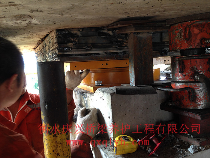 遼寧鐵路轉軸式支座更換工程